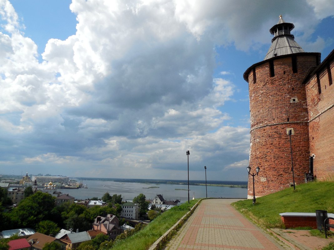 Старинная башня нижегородского кремля - Надежда 