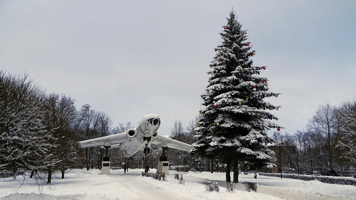 Памятник самолёт ТУ-16 - Милешкин Владимир Алексеевич 
