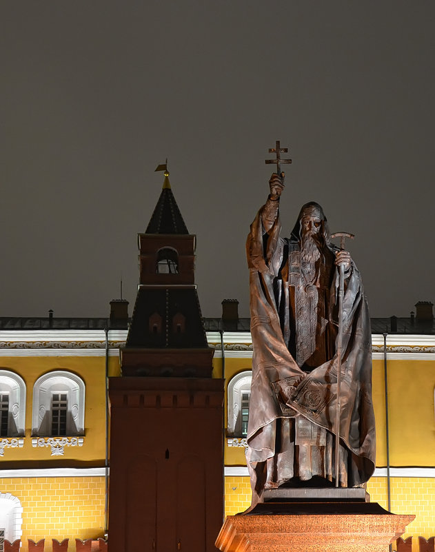 Памятник патриарху Гермогену в Александровском саду... - Наташа *****