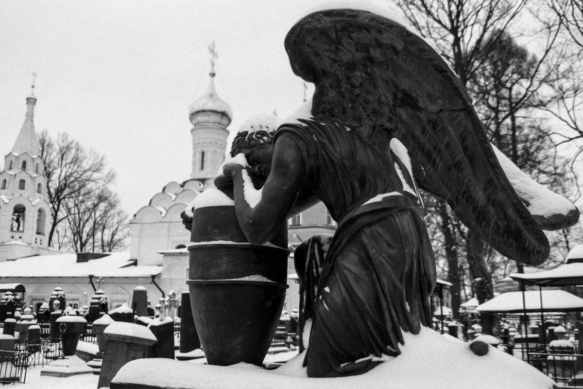Скорбящий Ангел. (Зима в Донском монастыре) - Andrew Barkhatov