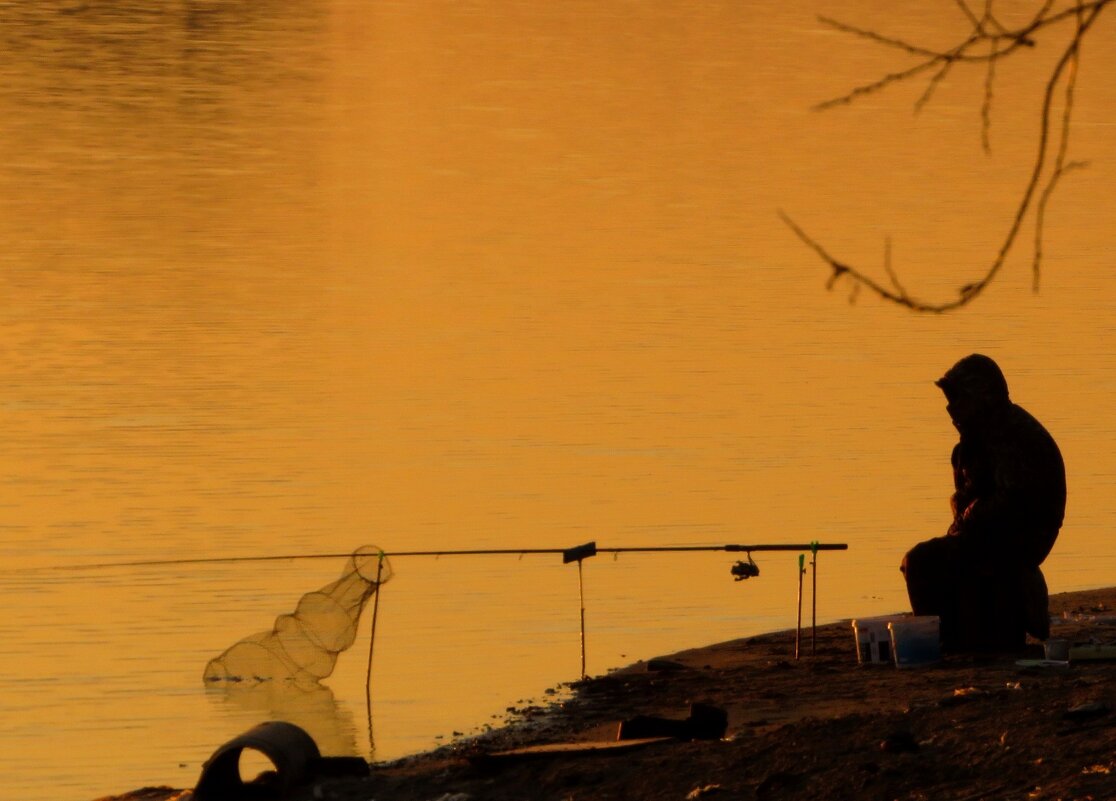 На вечерней рыбалке - Андрей Снегерёв