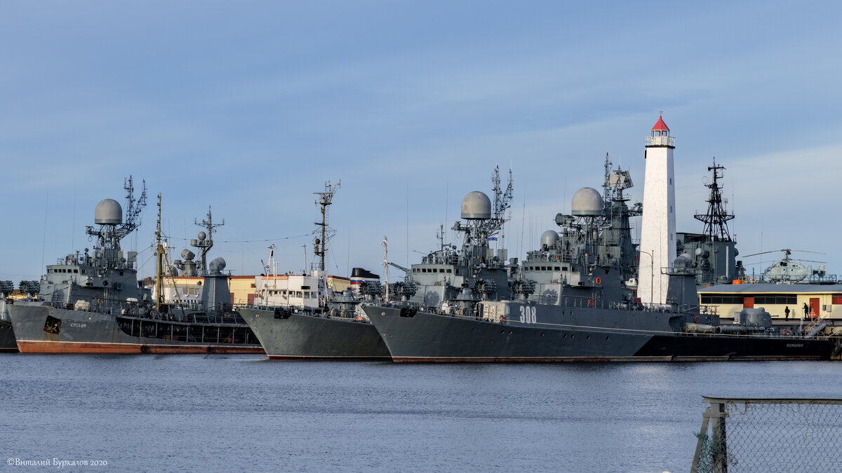 Средняя гавань - Виталий Буркалов