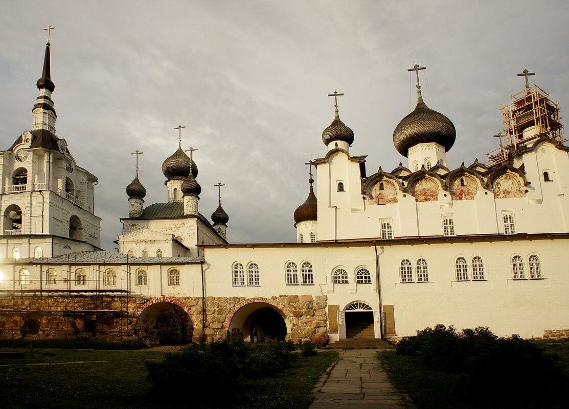 Центральный двор монастыря - Елена Павлова (Смолова)