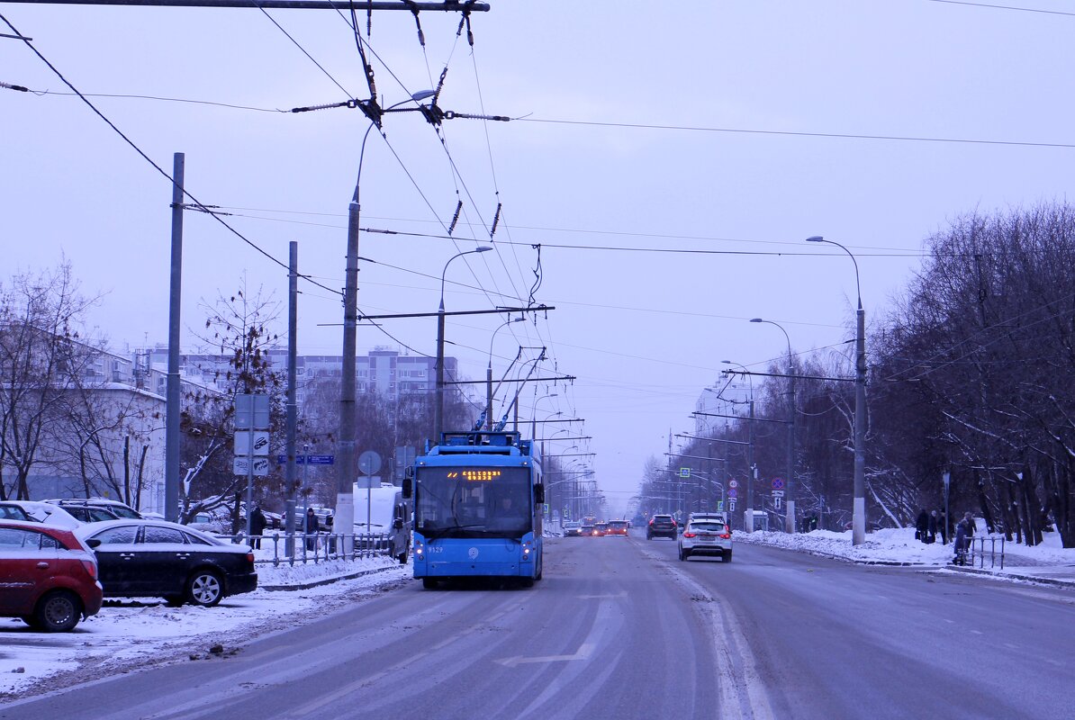 На зимней улице троллейбус - Валерий 