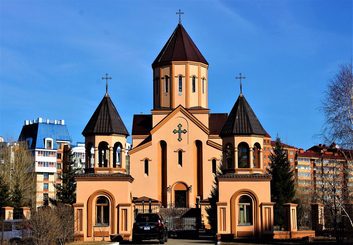Армянская апостольская церковь Святого Саркиса - Василий 