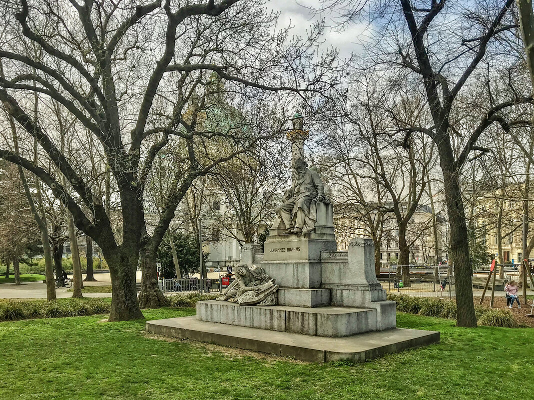 Памятник Брамсу в Вене - Eldar Baykiev