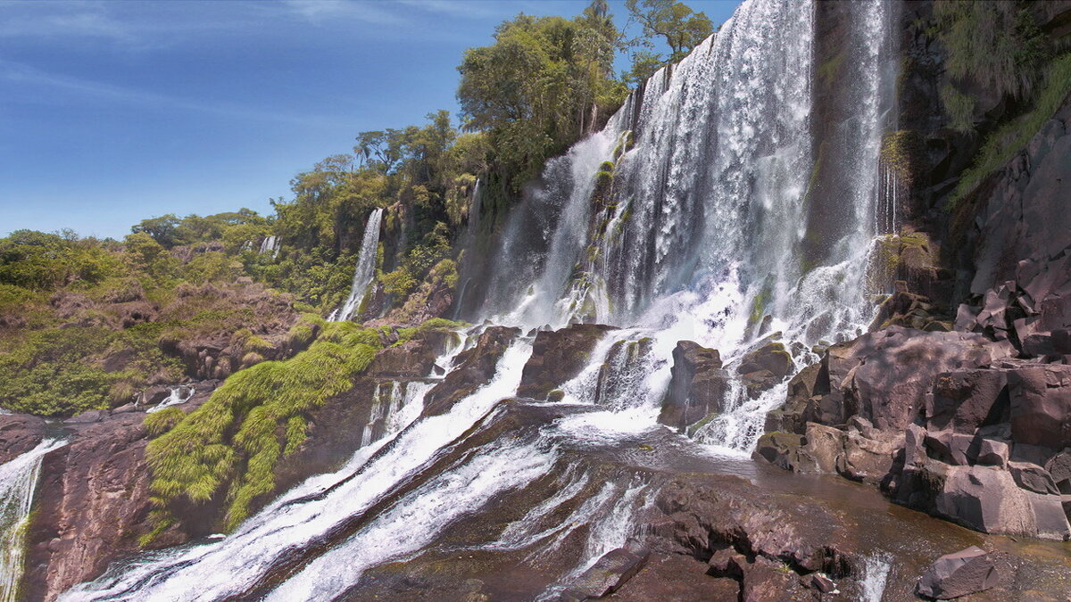 Каскад водопадов Игуасу. вид с территории национального парка Аргентины - Svetlana Galvez