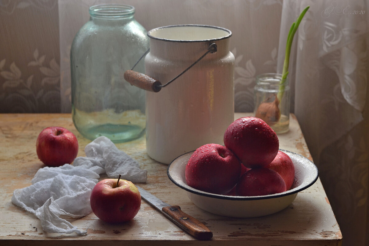 Дождливый натюрморт с яблоками. - Оксана Евкодимова