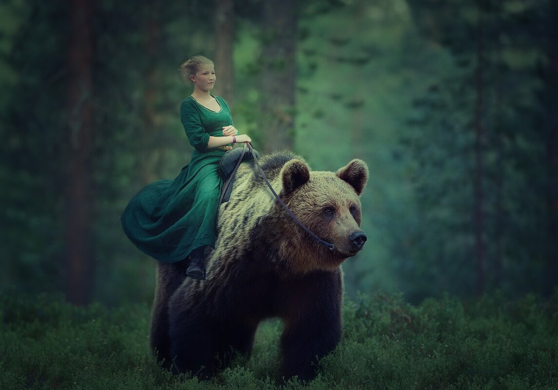 Женщина и медведь