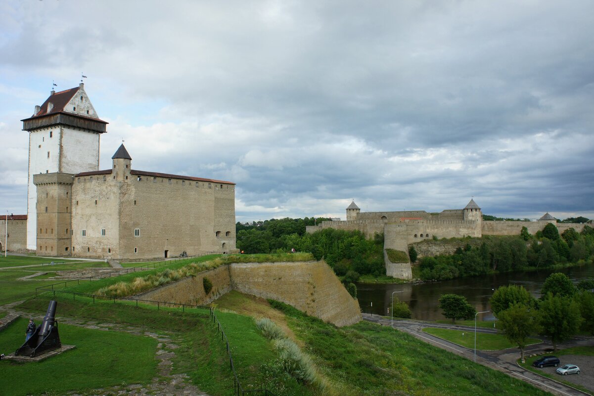 Вид от Нарвского замка (замка Германа) на Ивангородскую крепость - Елена Павлова (Смолова)