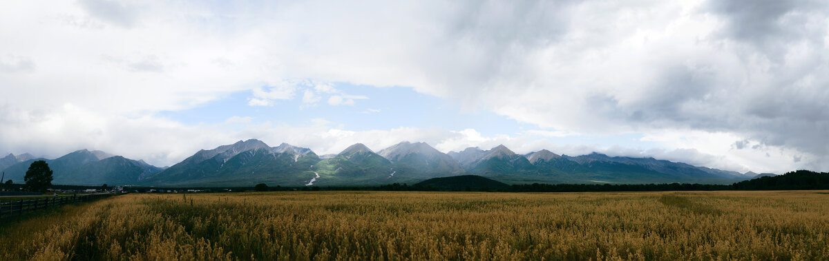 Great Sayan mountains in Arshan - Roman Griev