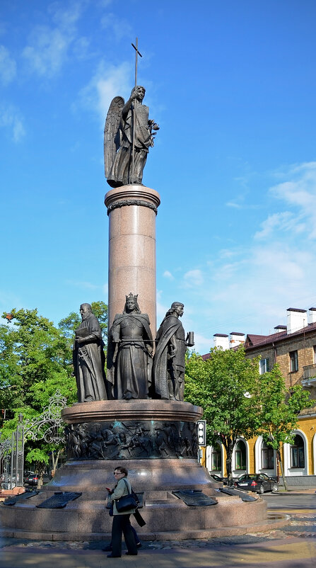 Памятник 1000-летию Бреста - Нина Синица