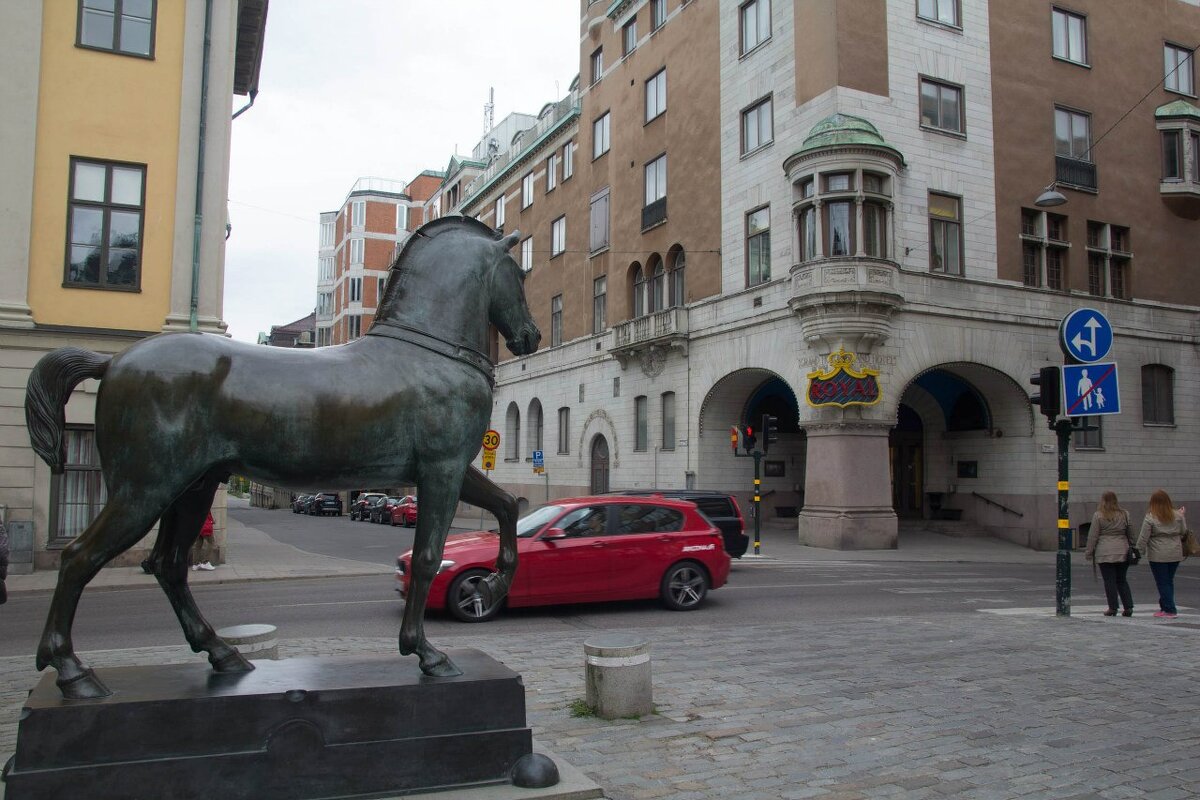 На одной из площадей Стокгольма - Мираслава Крылова