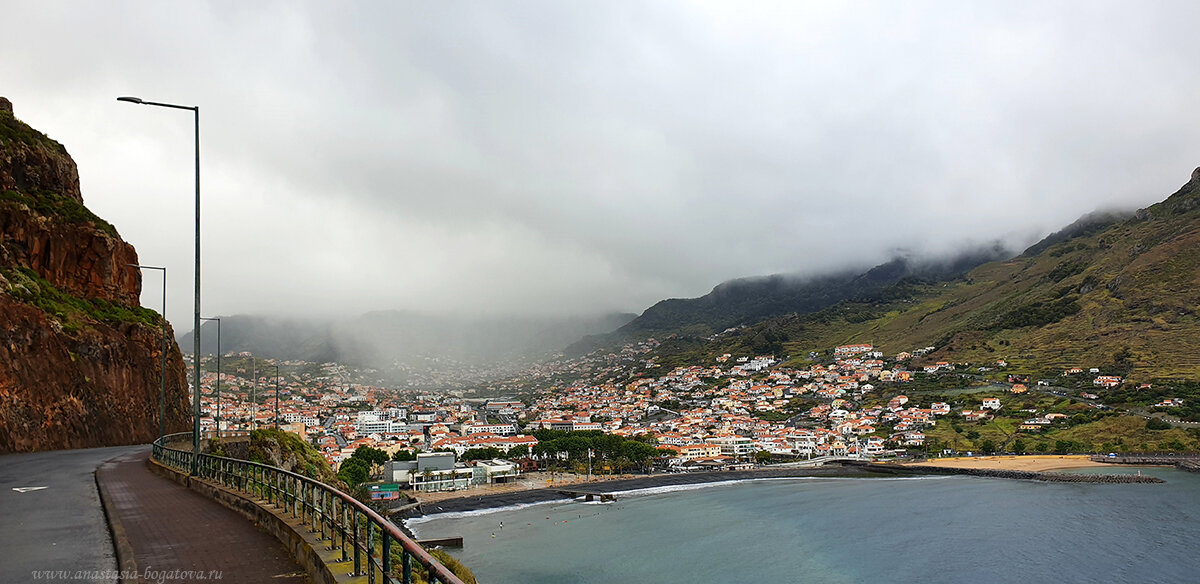 Дождевая туча "врезалась" в городок Машику, остров Мадейра. - Анастасия Богатова
