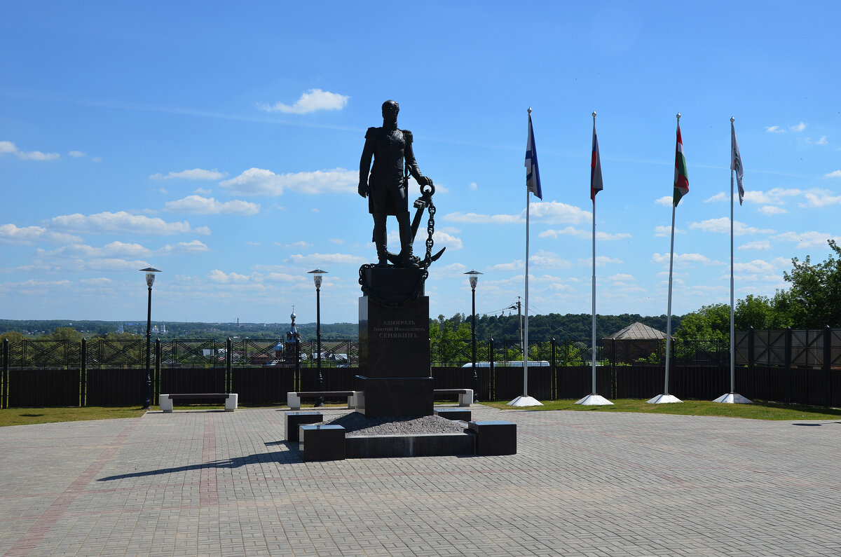 Боровск. Смотровая площадка, где поставили памятник адмиралу Д.Н. Сенявину - уроженцу Боровска... - Наташа *****
