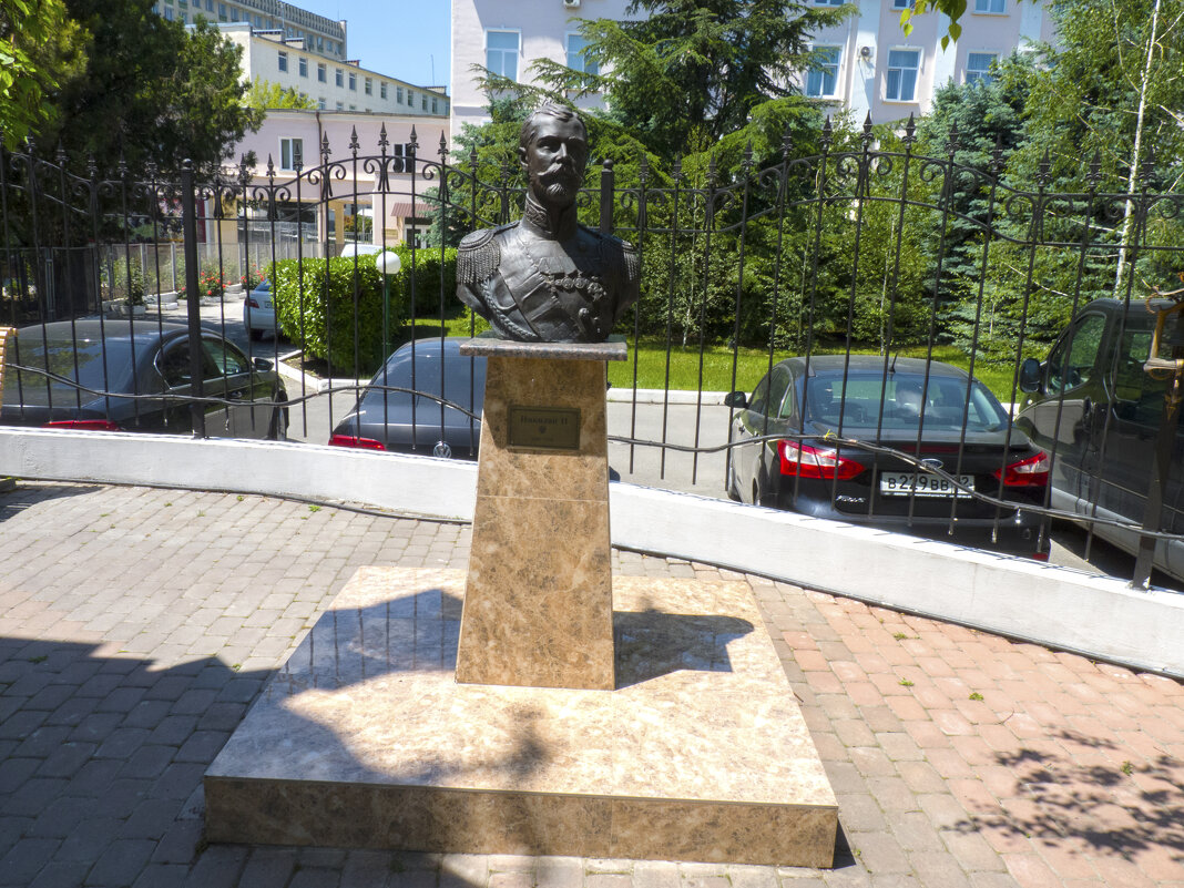 Памятник  Николаю 2 - Валентин Семчишин