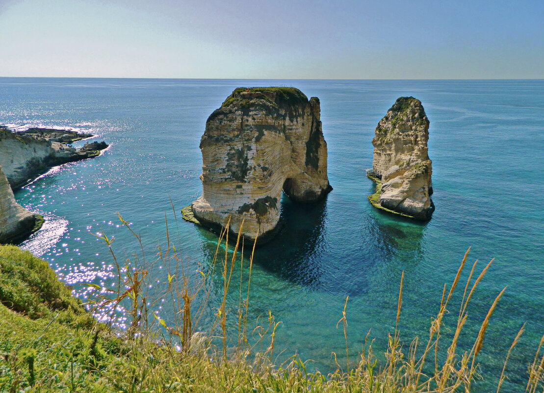 Скалы Рауш у побережья в Бейруте - Андрей K.