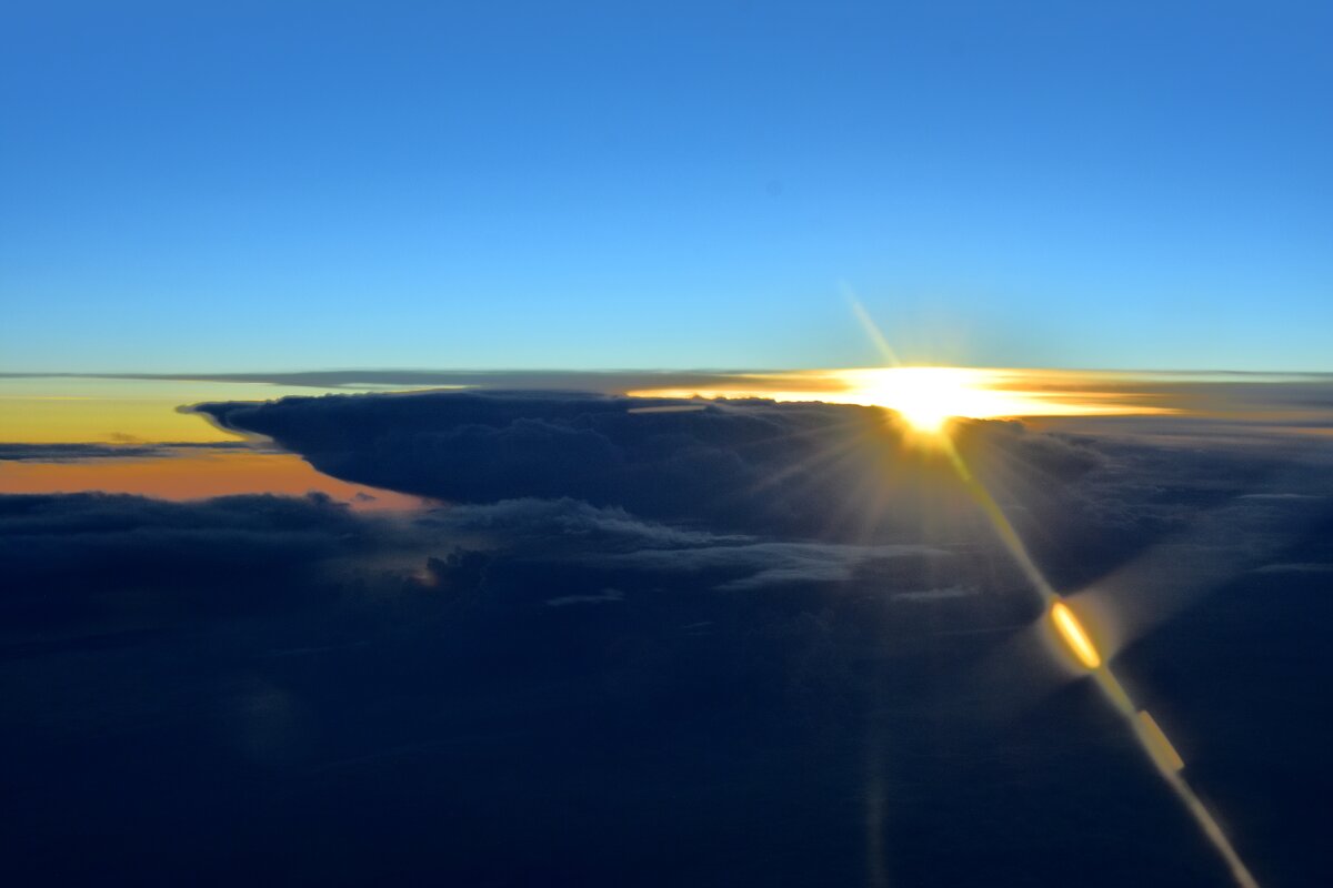 первые лучи восхода на высоте 12500 метров - vg154 