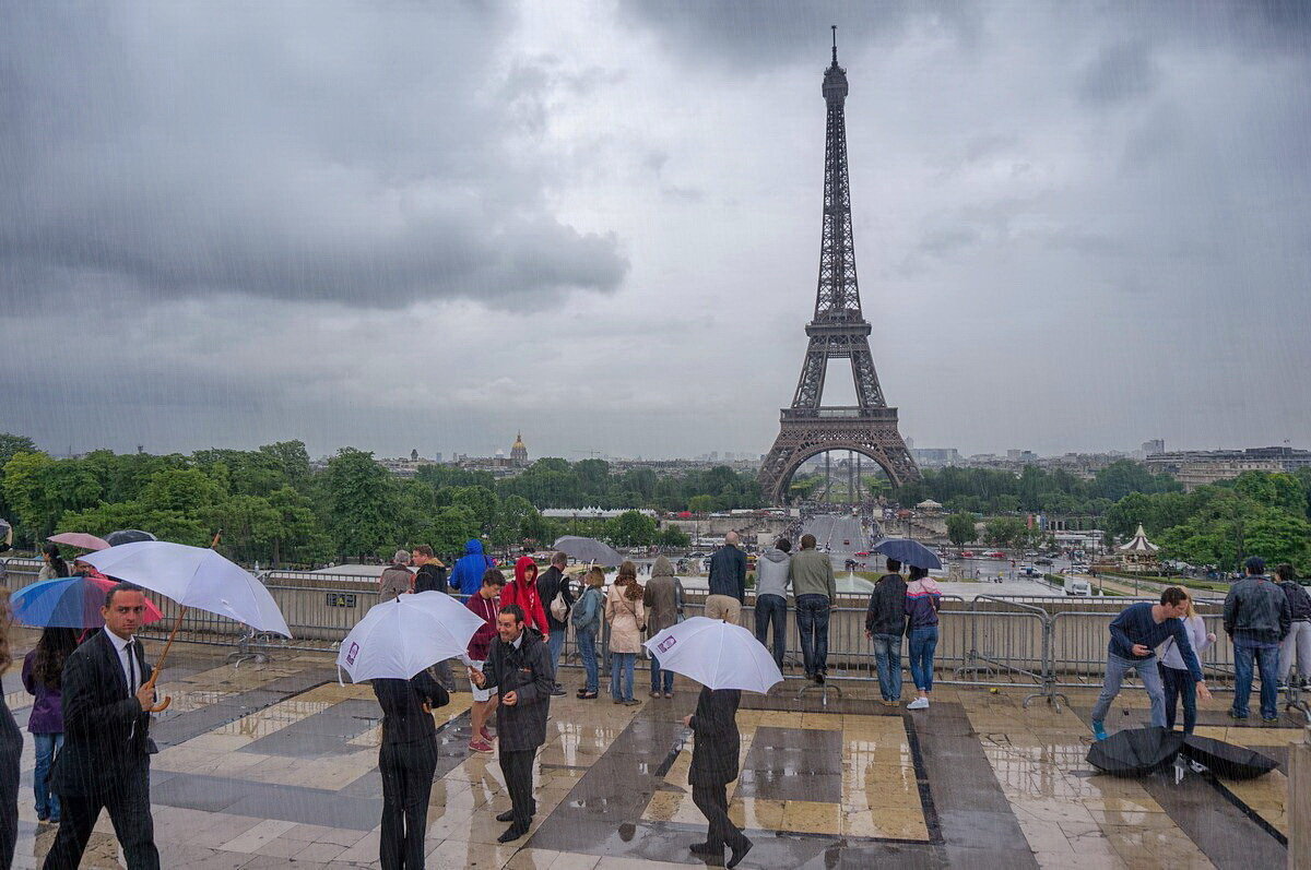И в Париже бывают дожди.. - igor G.