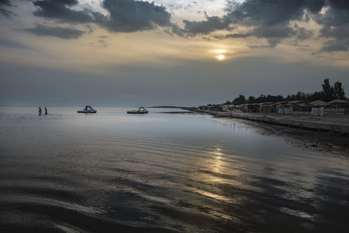 Летний закат на Ченом море - Александр Довгий