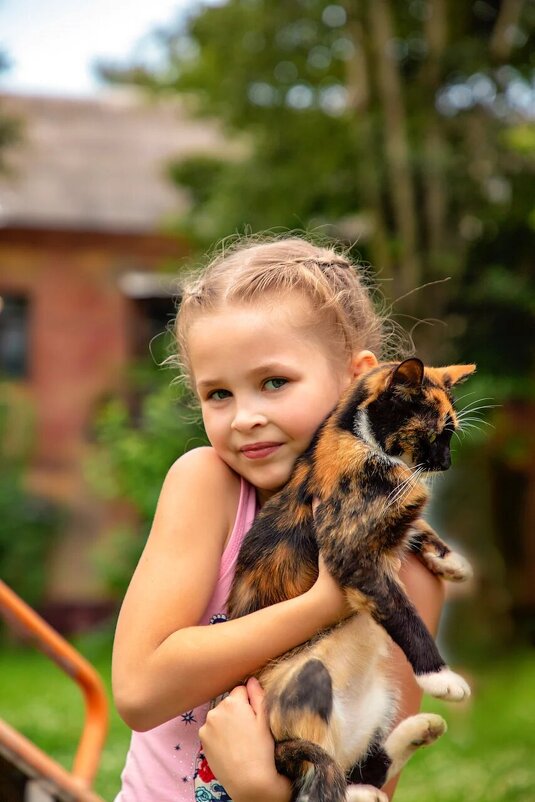 Девочка и кошка - Александра Карпова