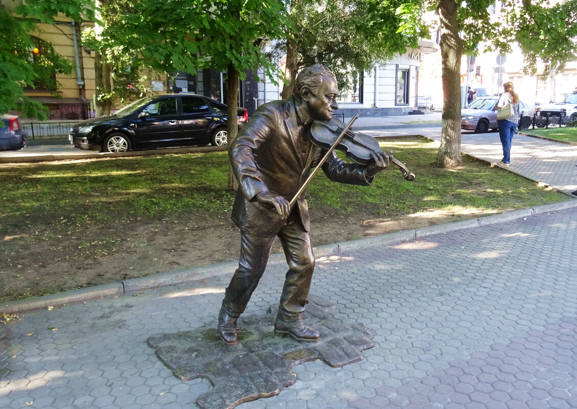 Памятник ростовскому скрипачу на Пушкинском бульваре - Татьяна Р 