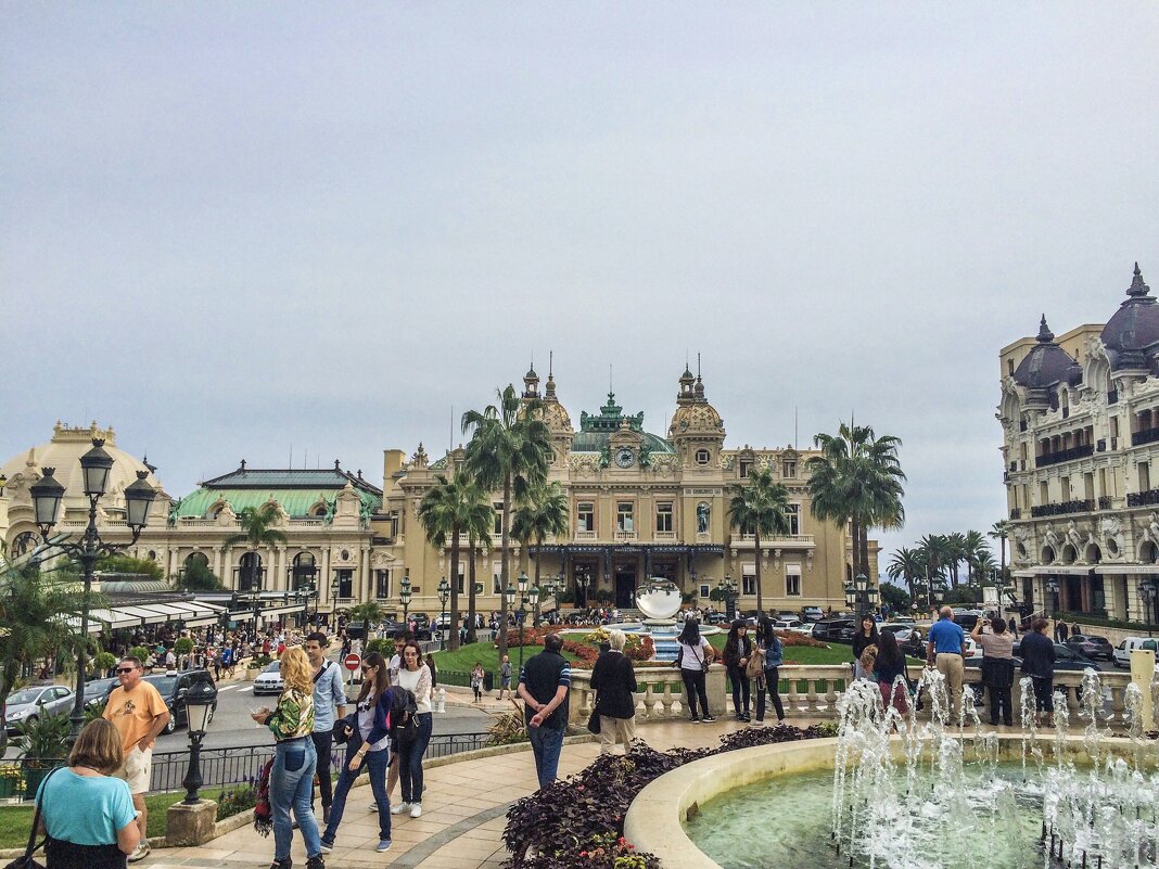 Знаменитое казино «Монте-Карло» на площади Казино в Монако - Eldar Baykiev