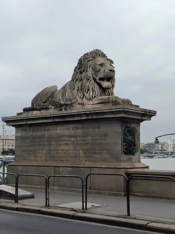 Скульптура льва на мосту Сечени..... - Наталия Павлова