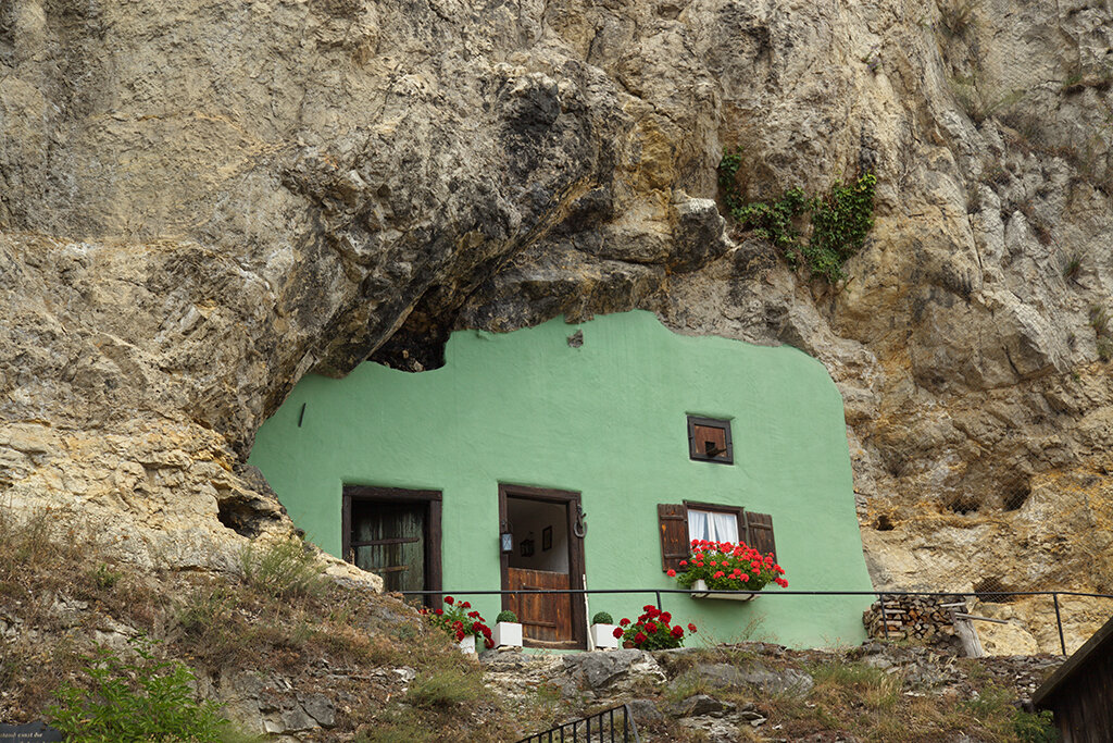 дом в скале - vladimir 