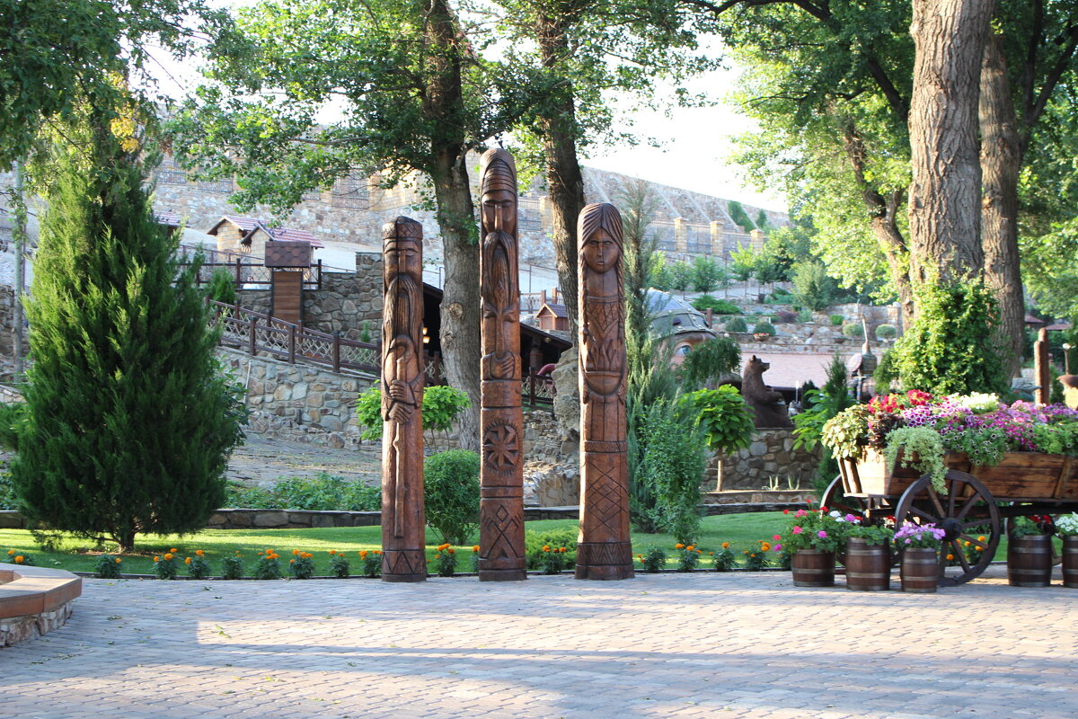 Деревянные скульптуры в парке Лога - Людмила Монахова