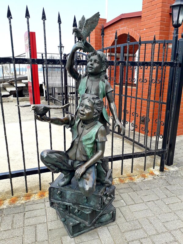 Скульптура детей в Зеленоградске - Лидия Бусурина
