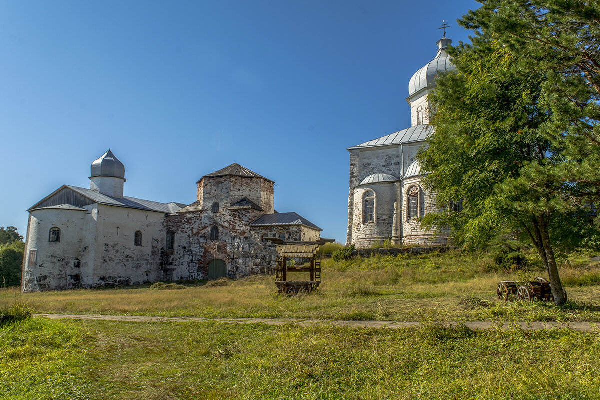 Кий-остров, строения Онежского Крестного монастыря - Марина Никулина