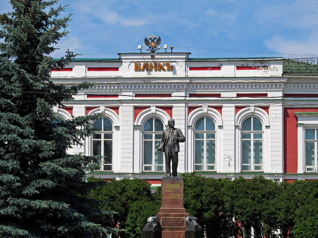 Памятник В.И. Ленину на Соборной площади г. Владимир - AZ east3