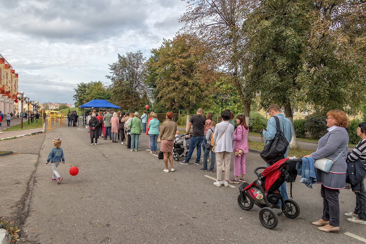 Очередь из желающих приобщиться к прекрасному. - Анатолий. Chesnavik.