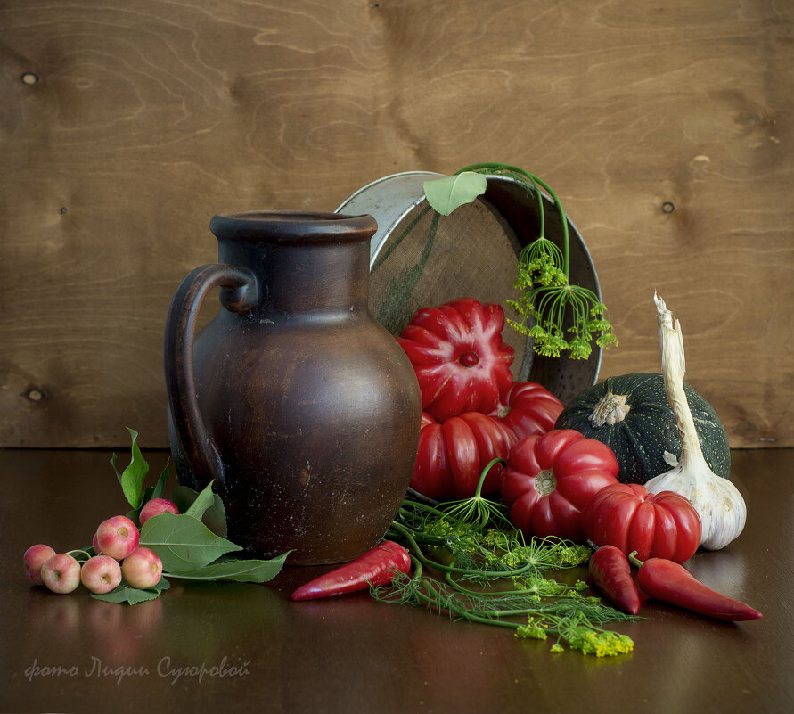 Натюрморт с томатами - Лидия Суюрова