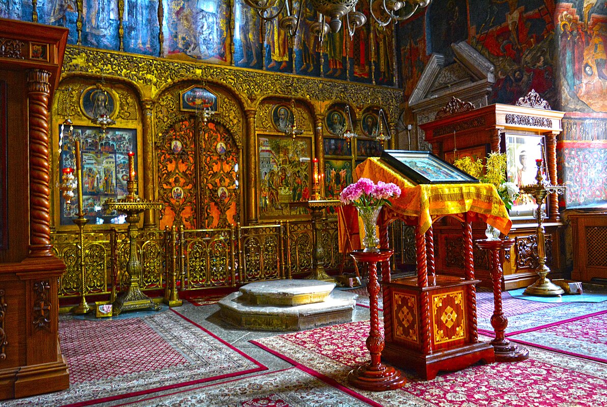 Интерьер  Троицкой  церкви - Русский Шах Гончар