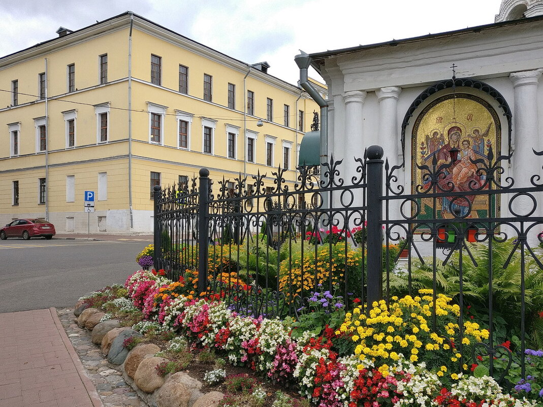 Ярославле в сентябре 2020, возле церкви Спаса на Городу - Николай Белавин