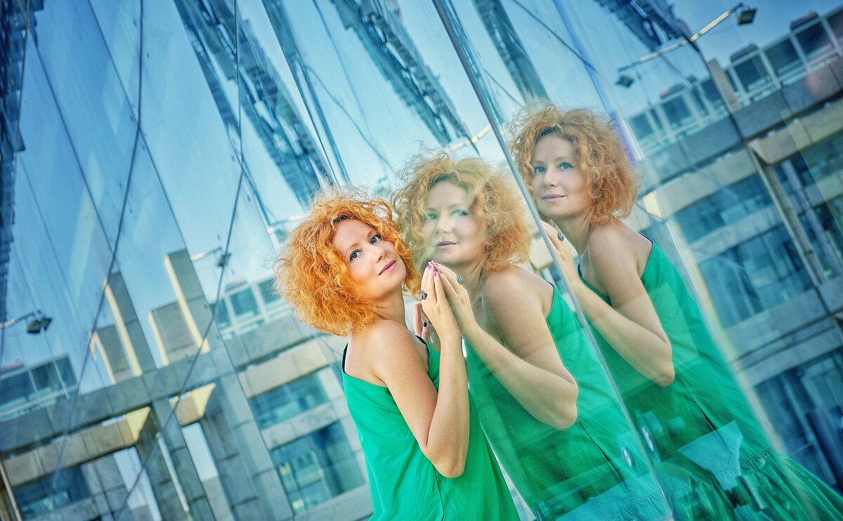 Woman in the mirror - Maxim Polak