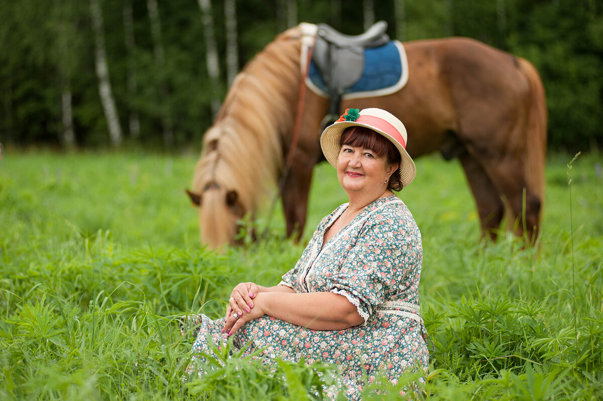 Женщина романтик с лошадью - Ольга Семина