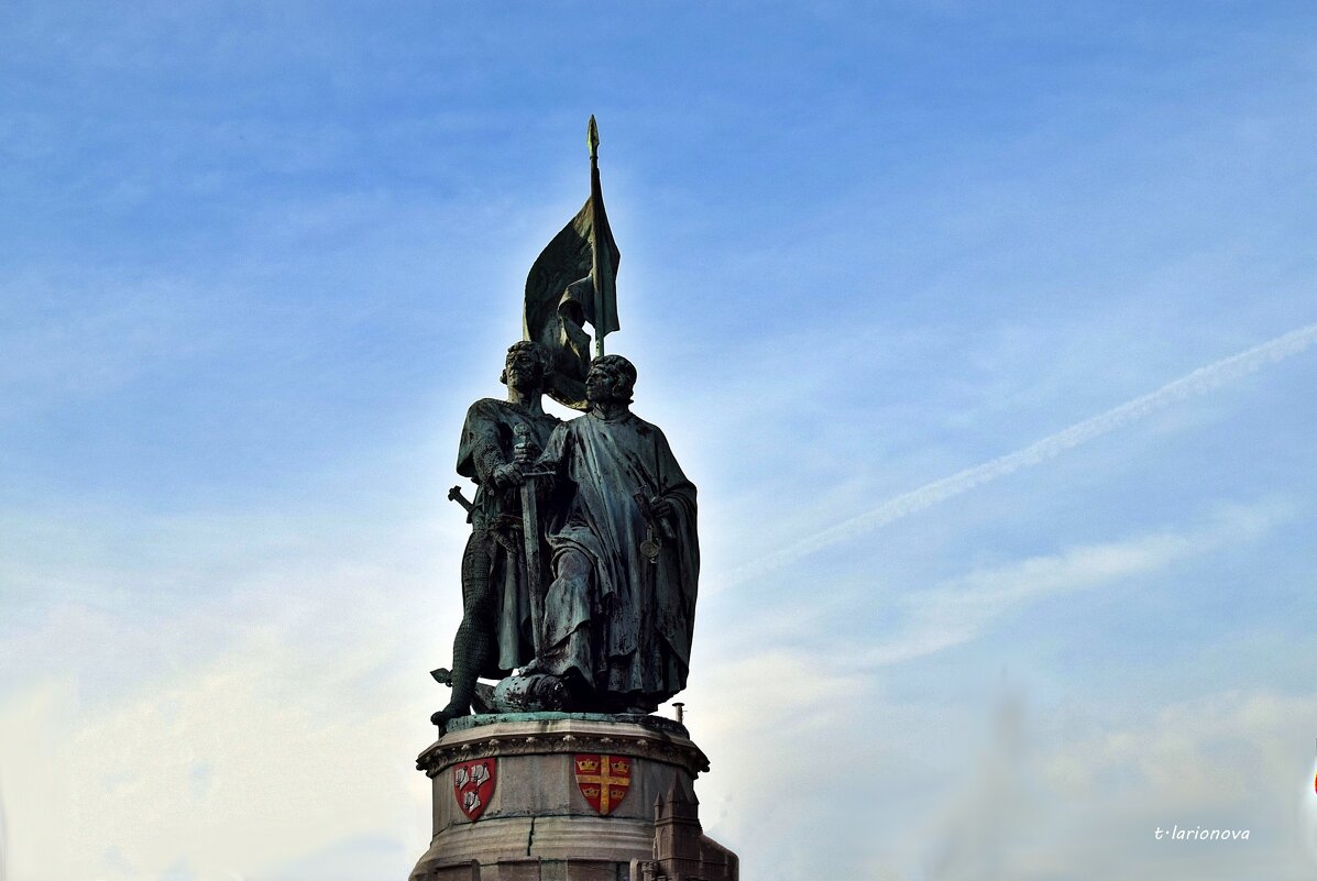 Памятник на площади Гроте-Маркт. Ян Брейдель и Питер де Конинк.  Брюгге - Татьяна Ларионова
