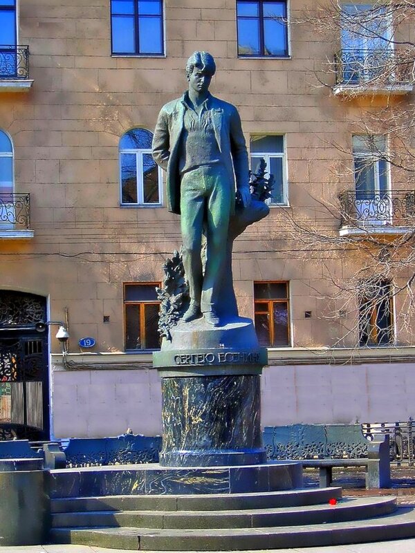 Памятник С.А. Есенину (1895-1925 гг.) в Москве. - Ольга Довженко