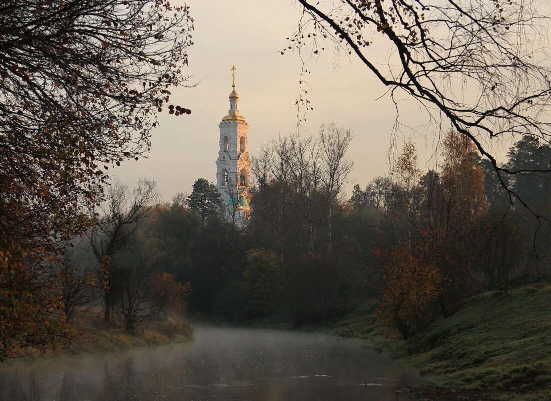 Осенний рассвет у Монастыря - Евгений (bugay) Суетинов