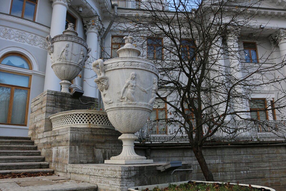 На лестнице Елагина дворца - Ольга 