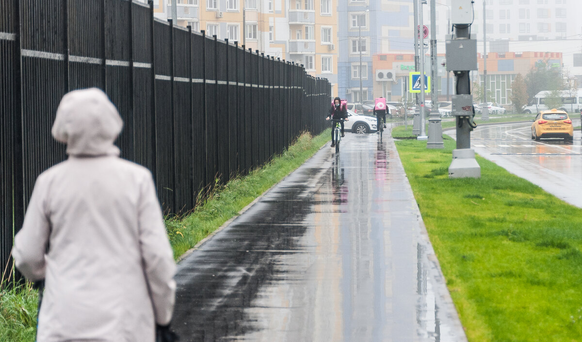 Двухстороннее движение велосипедистов на тротуаре! Дожились! - Валерий Иванович