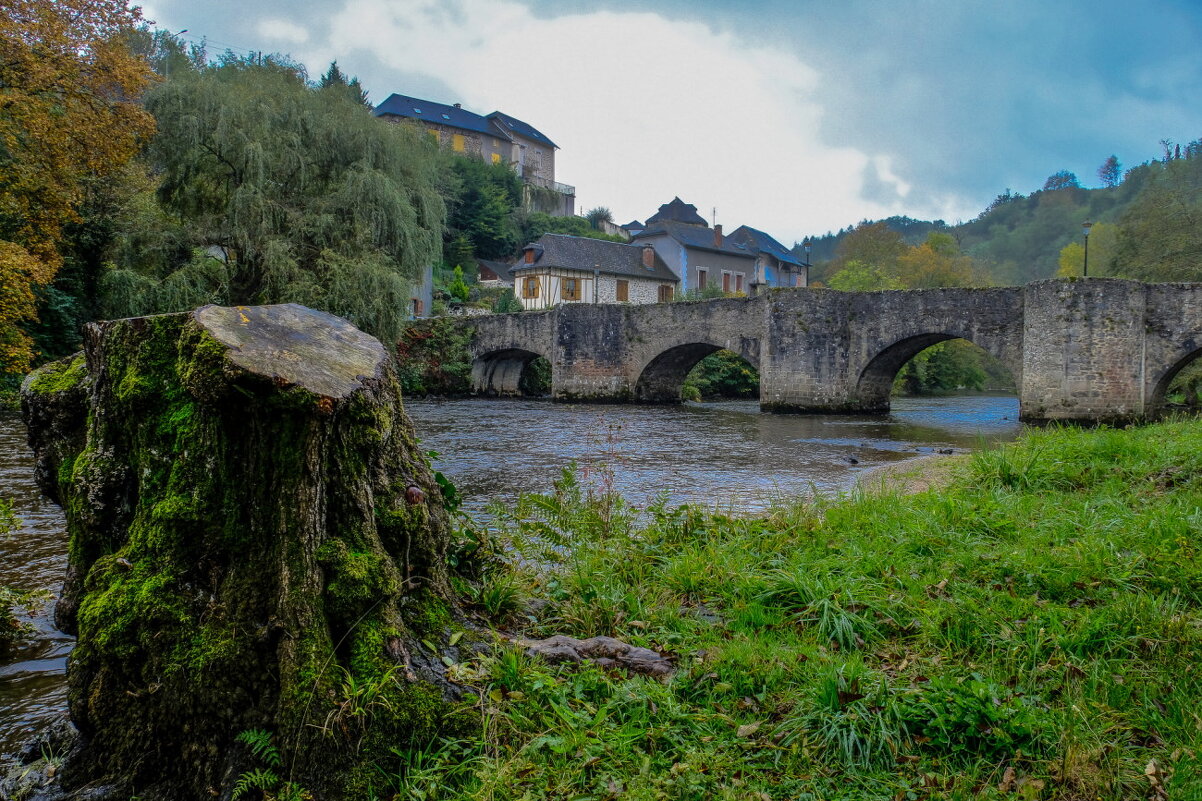 Cтарый мост 11-ого века на реке Везере (Vezere) - Георгий А