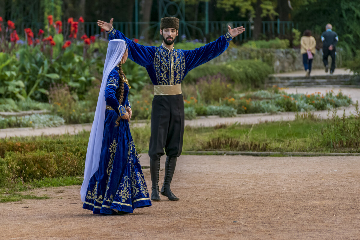 Танцы в Ботаническом саду - Александр Буторин