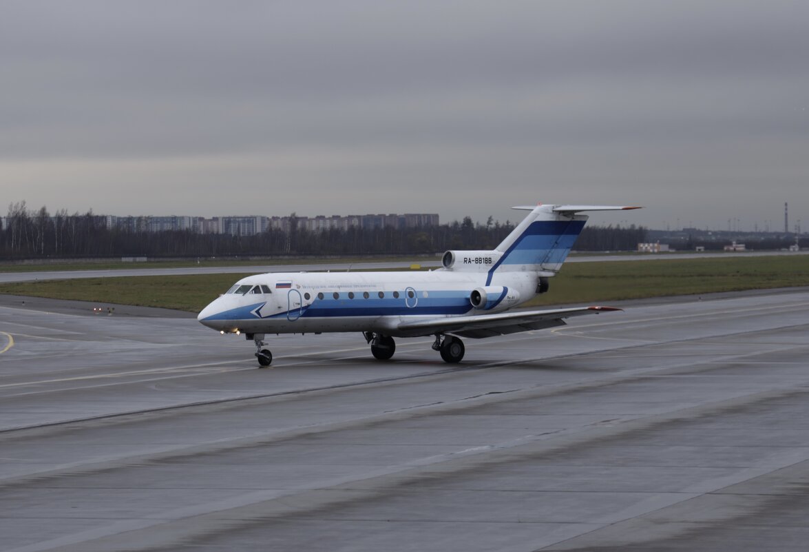 Yak-40 Legend of aviation - Игорь Рязaнoв