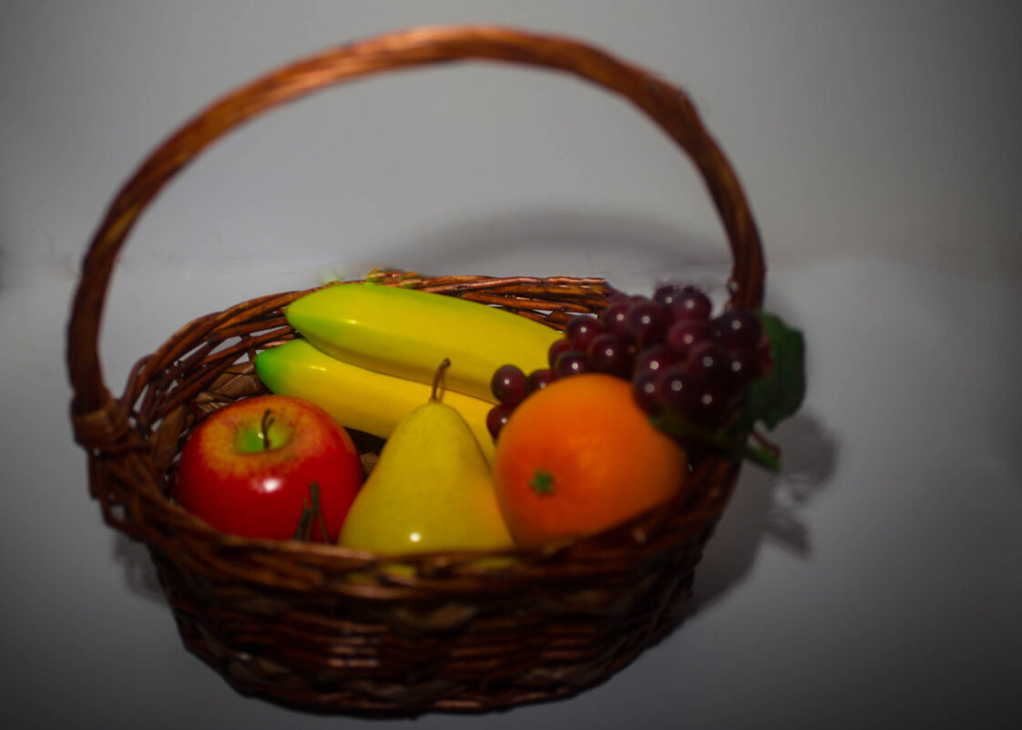 фрукты в корзине - Ринат Засовский