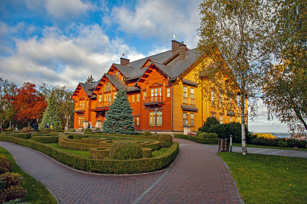 Осенний гостевой дом - Roman Ilnytskyi