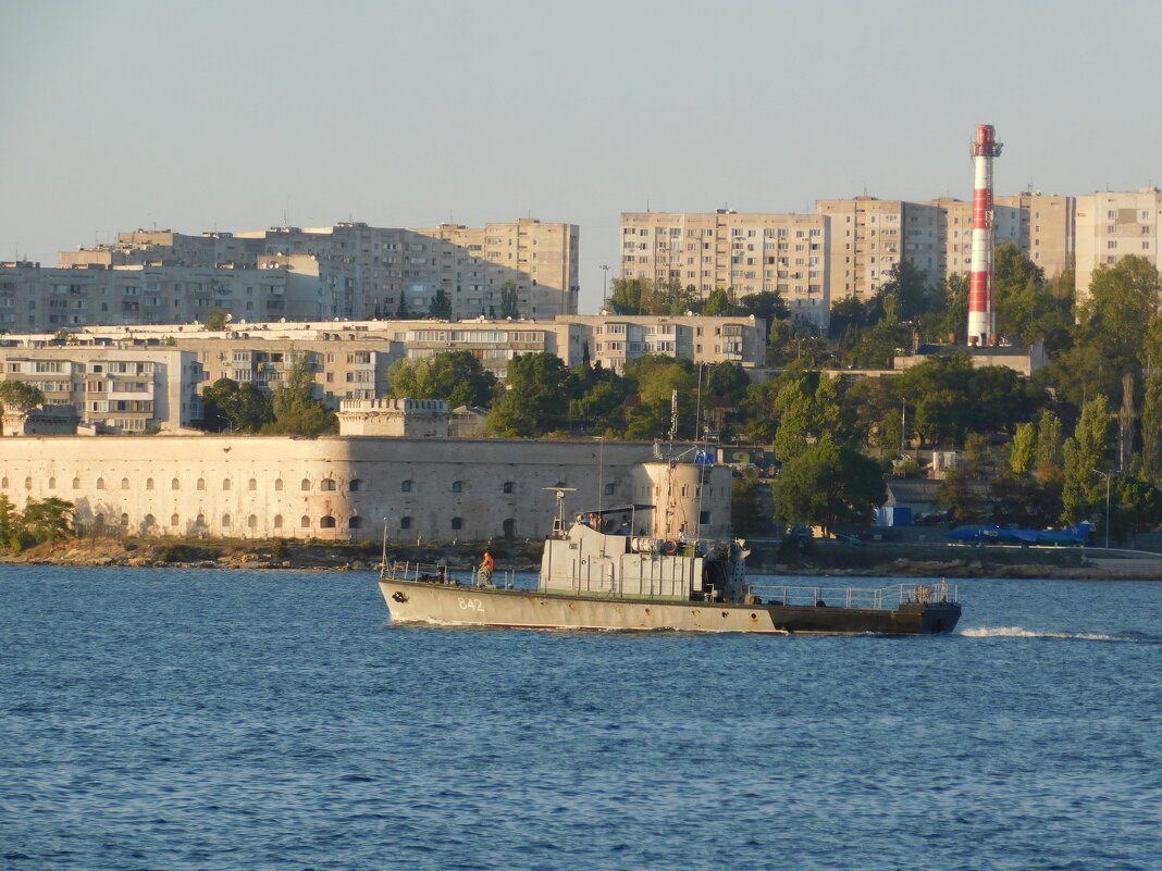 В Севастопольской бухте - Регина Пупач